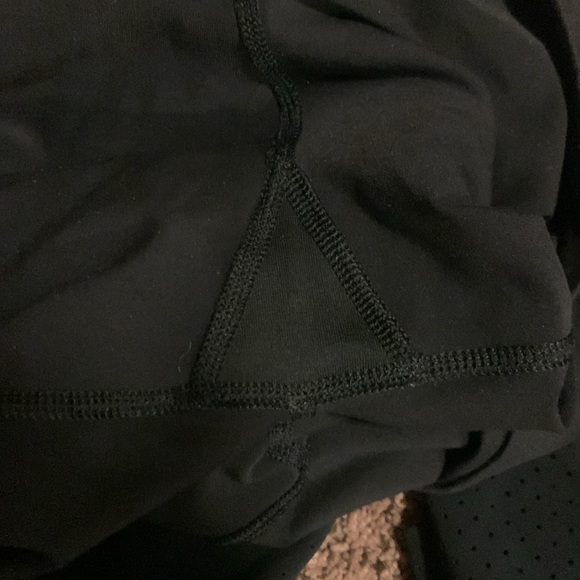Size 4 Lulu Lemon full length leggings EUC BLK WITH MESH LEG INSERTS 2 pockets😀 - Picture 8 of 10